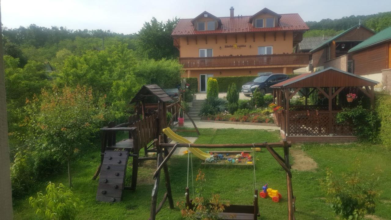 Apartman Zlata Rybka Podhajska Luaran gambar